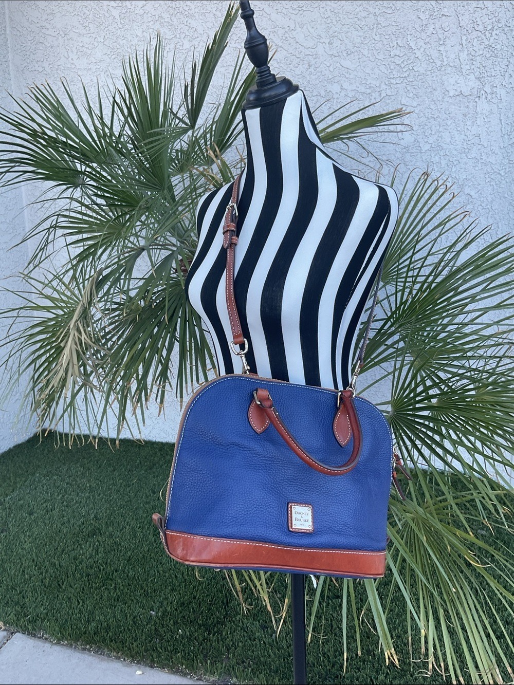 Vintage Dooney & Bourke Blue Pebblegrain Zip Top Dome Satchel/Crossbody